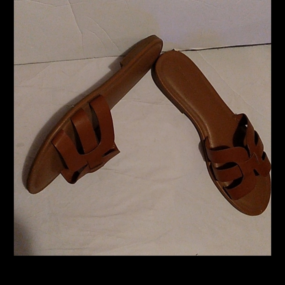 The Drop sandals